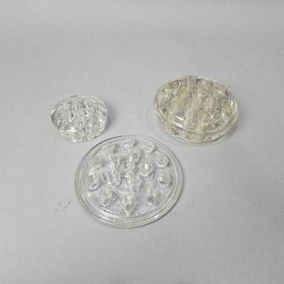 Lot 148 | Vintage Glass Floral Frogs
