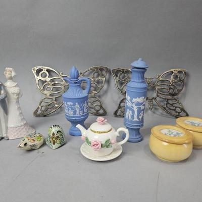 Lot 170 | Lladro and More

