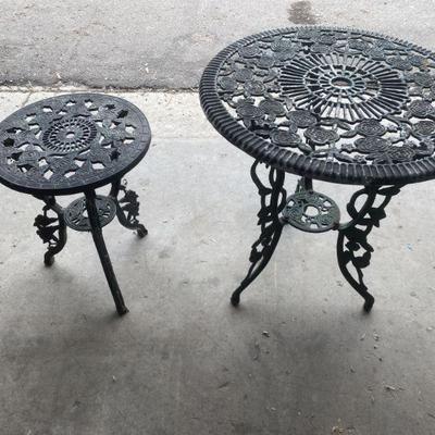 Lot 422 | Outdoor Patio & Side Table
