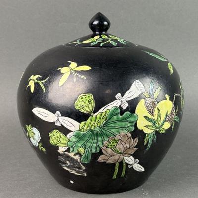 Lot 113 | Antique Chinese Famille Noir Porcelain Urn
