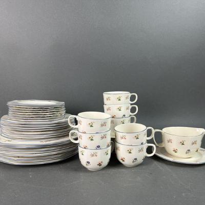 Lot 417 | Wedgwood Springtime Ivory China
