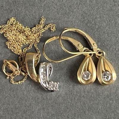 Lot 14 | 10k Necklace & 14k Earrings
