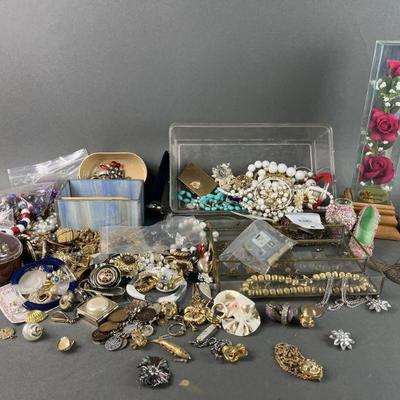 Lot 142 | Costume Jewelry Lot
