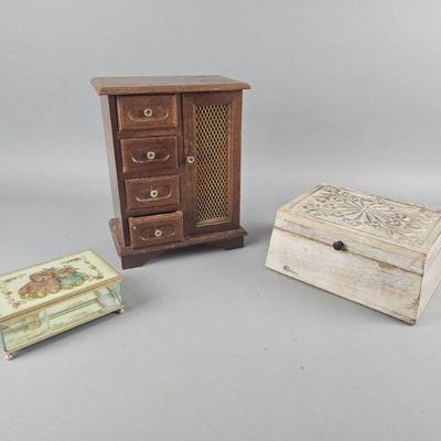 Lot 47 | Vintage Music Box Jewelry Boxes & More!
