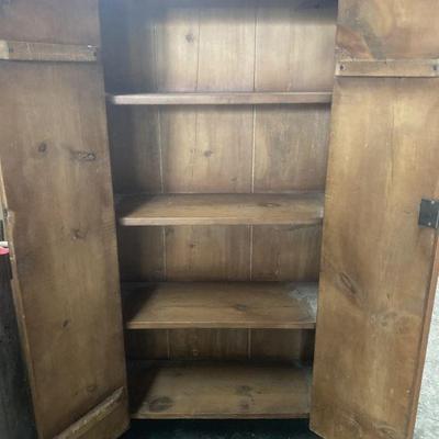 Lot 267 | Antique Quilt Cabinet / Jelly Cabinet
