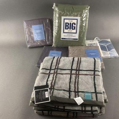 Lot 71 | New Simply Vera Wang Euro Sham & More
