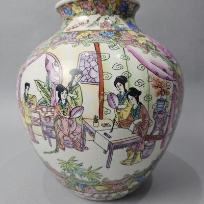 Lot 110 | Vintage Chinese Vase
