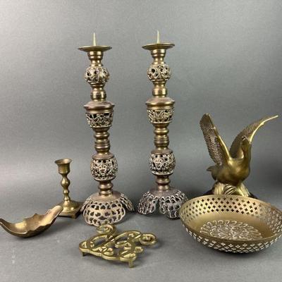 Lot 125 | Vintage Brass Items

