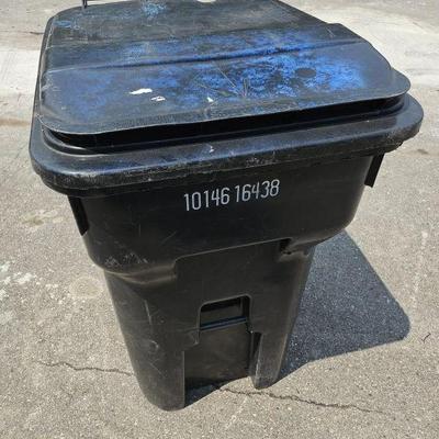 Lot 555 | Roseville Michigan Cascade Trash Can
