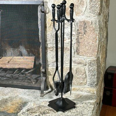 FIREPLACE TOOLS | Iron fireplace tools & holder. - l. 7.5 x w. 7.5 x h. 32 in

