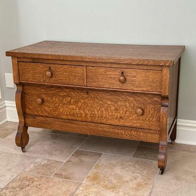 ANTIQUE OAK SIDE CABINET | Of desirable small size. - l. 21 x w. 42 x h. 28.5 in

