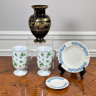 (5PC) MIXED CERAMICS | Including: pair of Wedgwood ashtrays, pair of Lefton China clover mugs, and small Greek vase with gilt decoration....