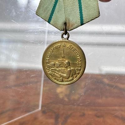 DEFENSE OF LENINGRAD SOVIET MILITARY MEDAL | Military medal awarded to servicemen in the Red Army & Soviet Navy for the defense of...