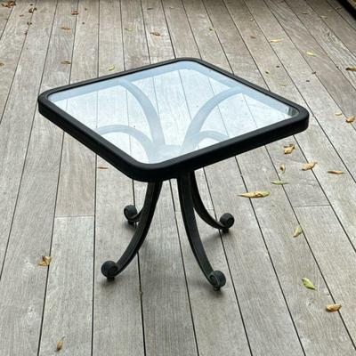 LOW PATIO SQUARE SIDE TABLE | l. 24 x w. 24 x h. 21 in

