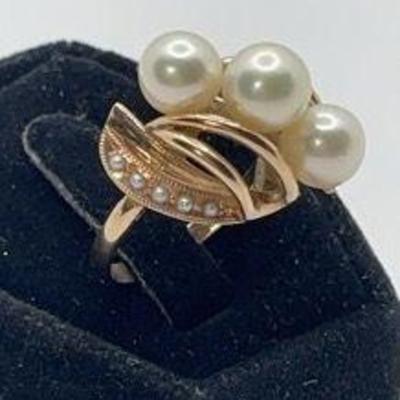 Stunning Gold Pearl Ring Size 6 1/2
