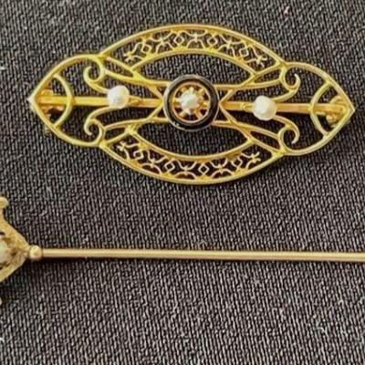 10K Gold Pin With 3 Seed Pearls * Stick Pin
