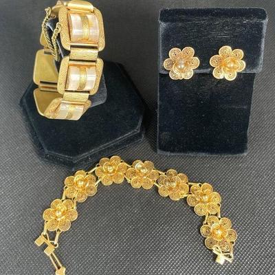 Mid Century Spanish Damascene Lucite Gold Tone Link Bracelet * Gold Tone Bracelet * Clip On Earrings
