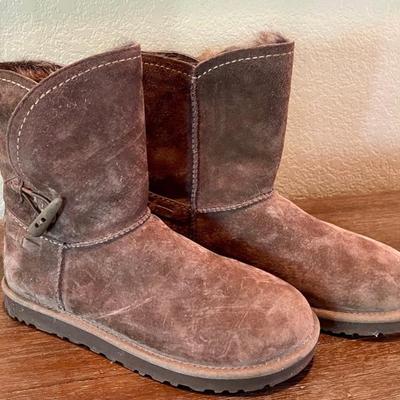 Vintage Ugg Meadow Fur Lined Boots - Size 9 