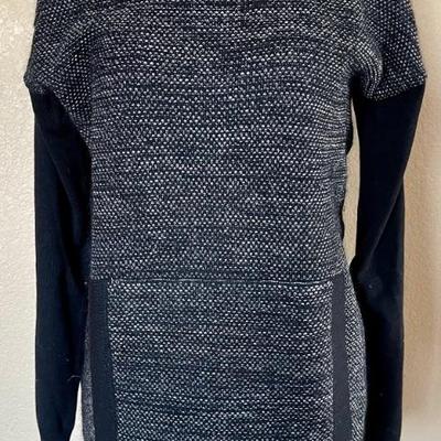 Akris Punto Switzerland Wool Blend Pull Over Double Pocket Sweater 