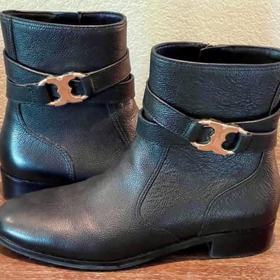 Authentic Tory Burch Black Leather With Gemini Gold Emblem Low Boots - Size 9 Medium