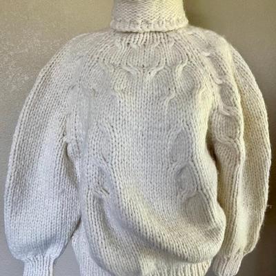 Vintage Oscar De La Renta Made In Russia Alpaca Wool Blend Cable Knit Cream Turtle Neck Sweater Small Petite