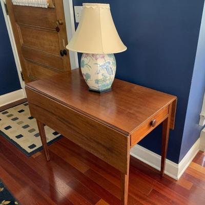 Antique 1830’s mahogany drop leaf table