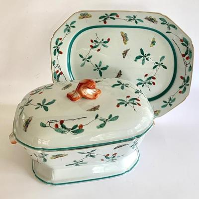 Mottahedeh tureen with lid and platter