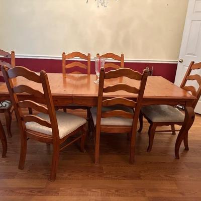 Dining Room Table and 6 chairs Buy it Now $400 OBO