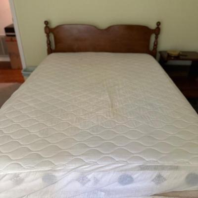 Americana Double/Queen Bed with Headboard 