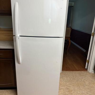 Electrolux Refrigerator FFHT1820VWO BUY it NOW $250 