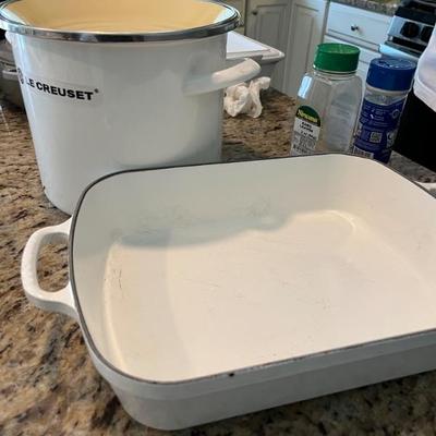le creuset cookware and bakeware in white