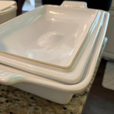 le creuset cookware and bakeware in white