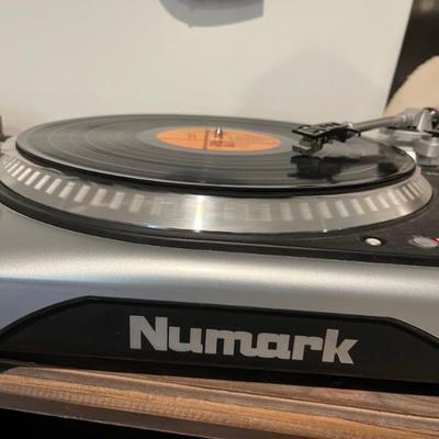 Numark Turntable