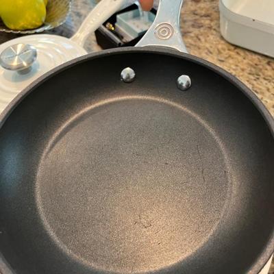 le creuset cookware and bakeware in white