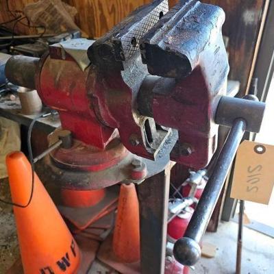 #2162 • Bench Vise
