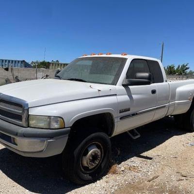 #40 • 2001 Dodge Ram 3500, 4x4 Cummins
