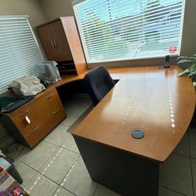 #4002 • Large U-Shape Office Desk
