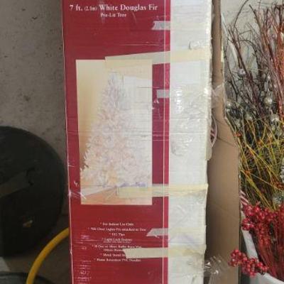 7ft White Tre