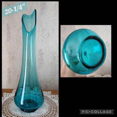 Mid-century stretch vase. 
LE Smith??