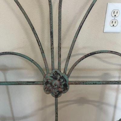 the detail on the bed
