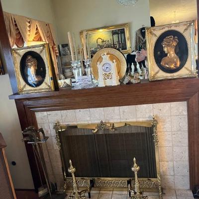 FRONT ROOM MANTEL DECOR
