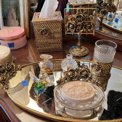 VINTAGE BEDROOM DECOR