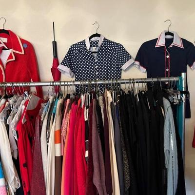 VINTAGE SWEATERS/SPORTSWEAR