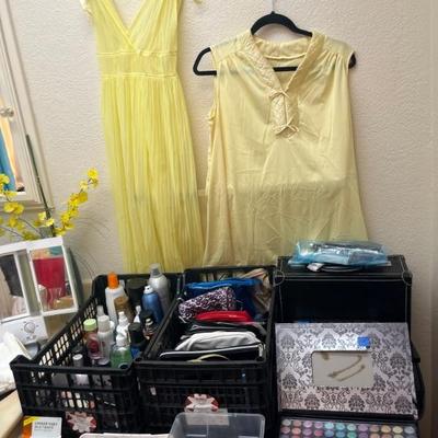 COSMETIC ACCESSORIES