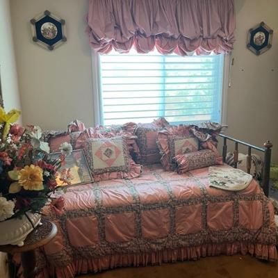 TRUNDLE BED