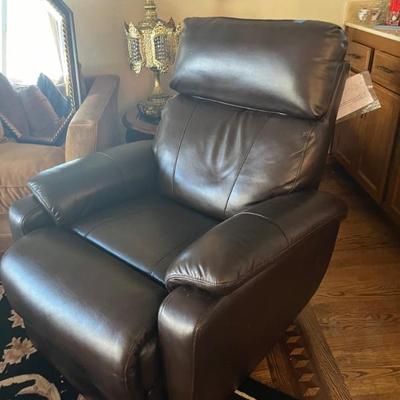 NEW LEATHER LIFT CHAIR