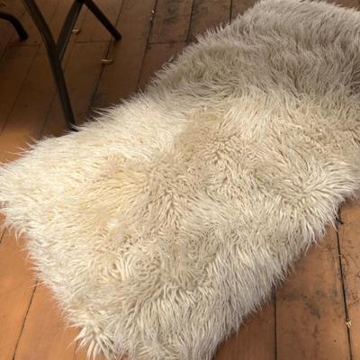 LARGE RUG(FUR)