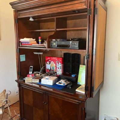 WORK STATION DESK/STORAGE