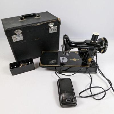 Vintage Singer Sewing Machine with Case & Accessories