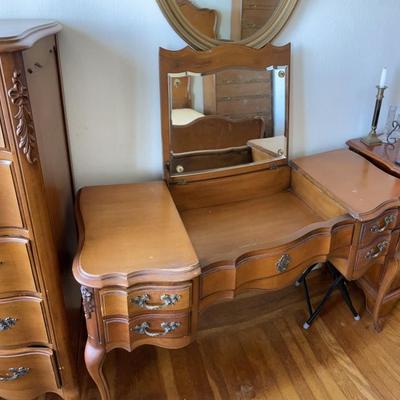 vintage vanity desk with pull up mirror 